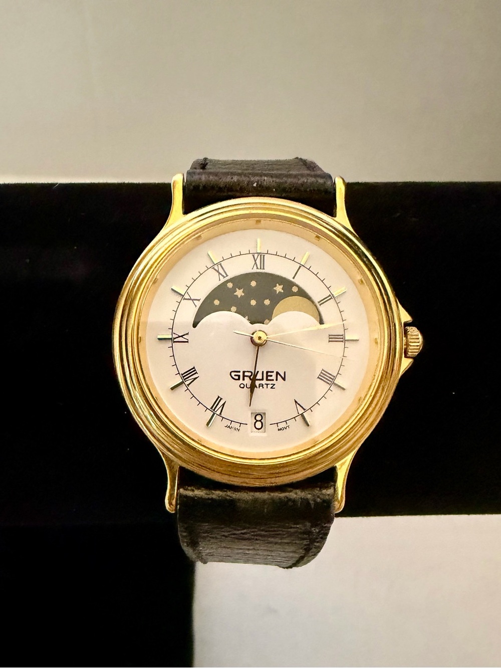 Vintage Gruen Quartz Sun & Moon Calendar Watch Gold Tone Untested